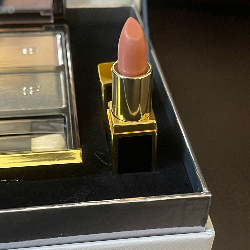Tom Ford Eyeshadow Palette with 1 Lipstick only - mini size - Picture 5 of 5